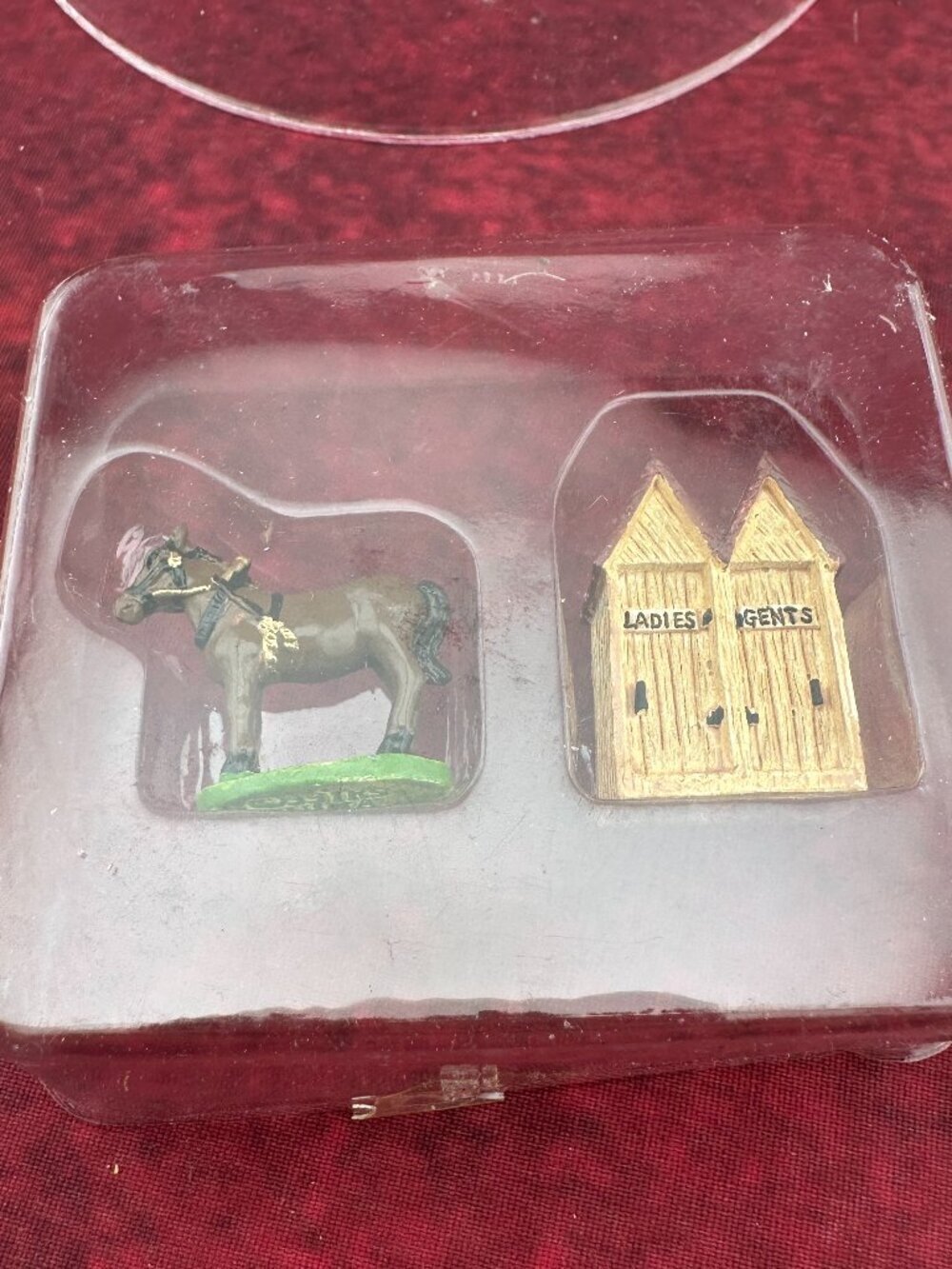 THE LIBERTY FALLS HAND PAINTED MINIATURE ACCESORY SET AH 122 - Picture 3 of 7